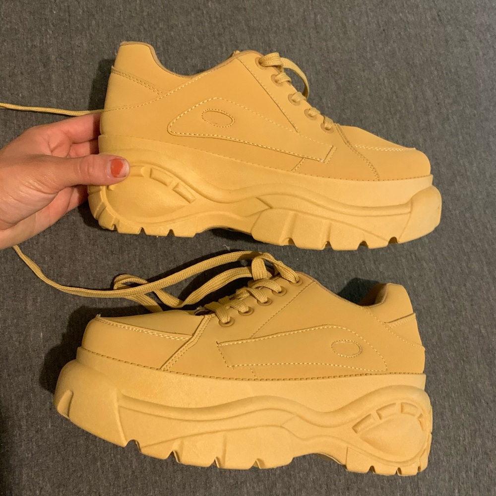 Chunky sneakers
